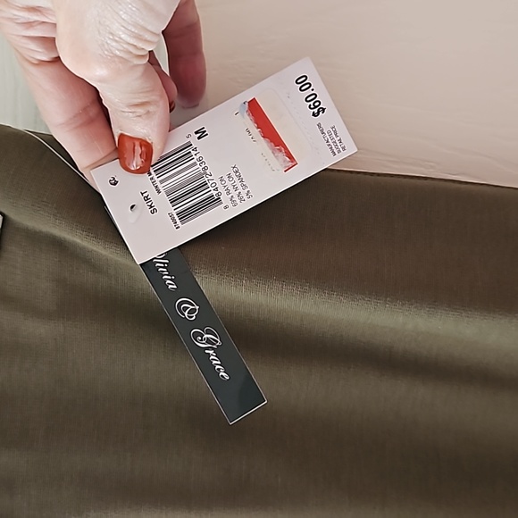 DONATED 🌎OLIVIA & GRACE SKIRT - Picture 2 of 7